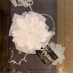 Elegant White Floral Bridal Hair Accessory